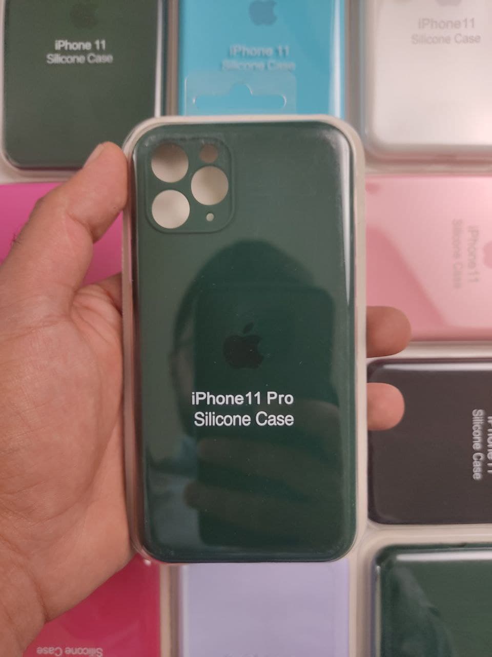 کاور مدل سیلیکونی اپل IPHONE 11PRO زیر بسته